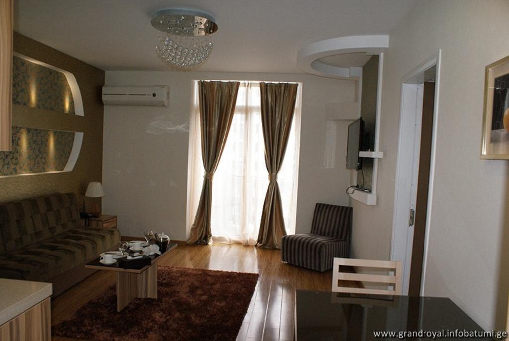 Grand Royal Batumiアパートホテル 部屋 写真
