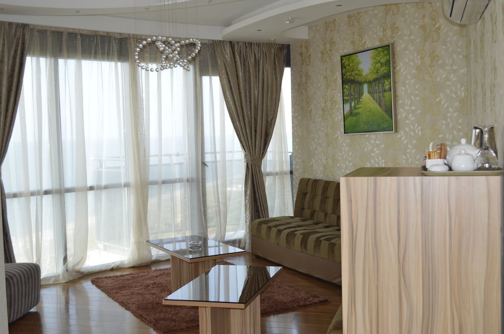 Grand Royal Batumiアパートホテル エクステリア 写真